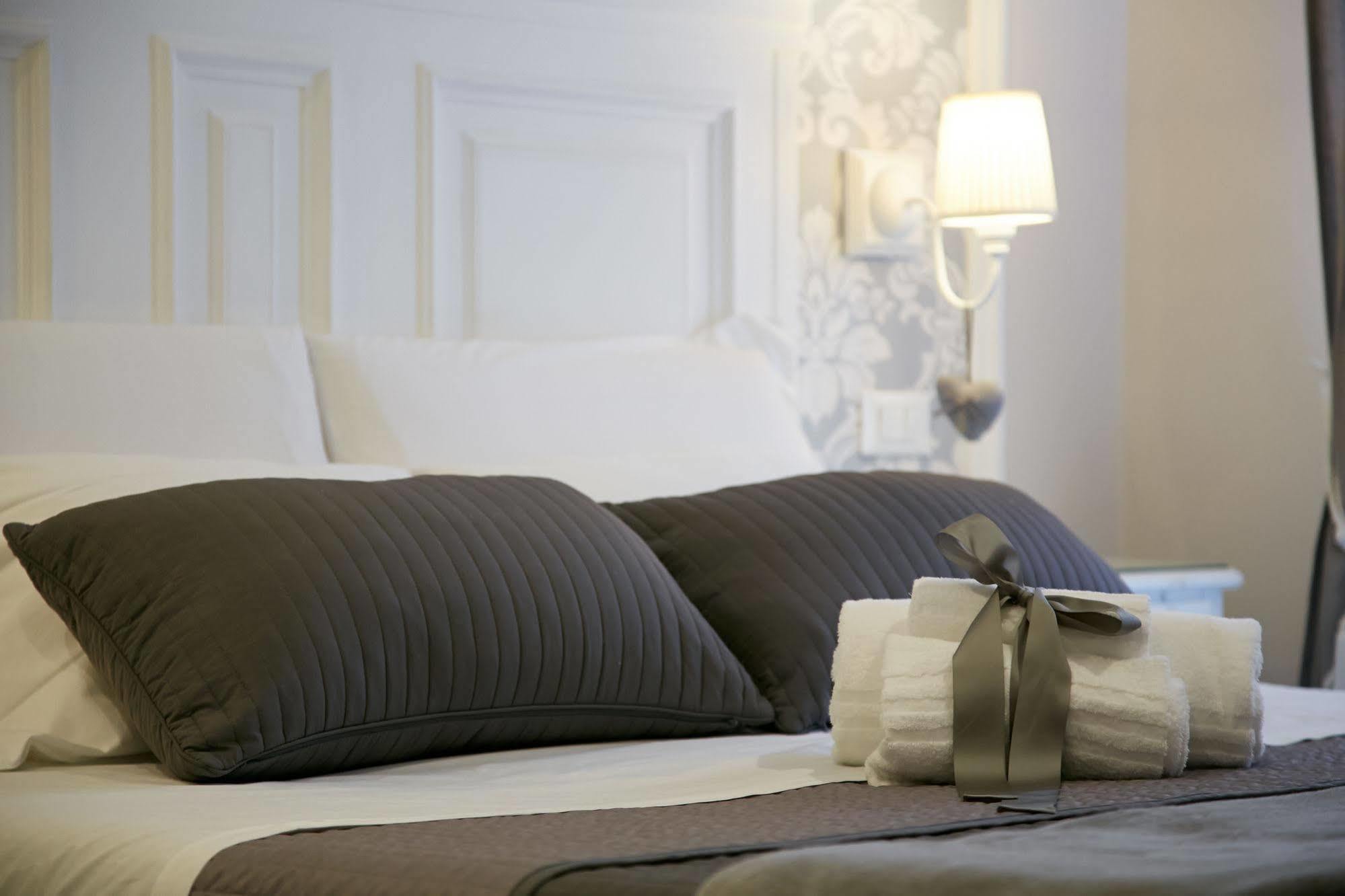 Charme & Chic Bed & Breakfast Rome Bagian luar foto