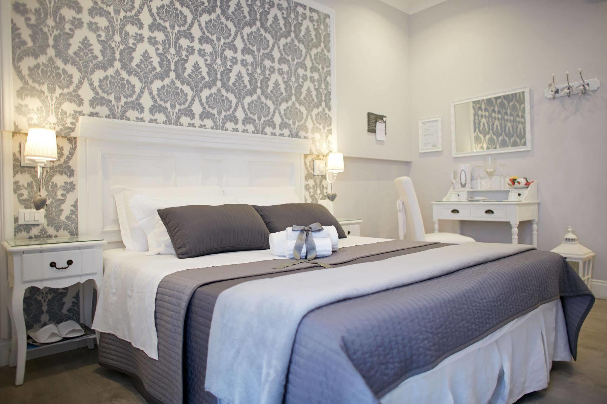 Charme & Chic Bed & Breakfast Rome Bagian luar foto