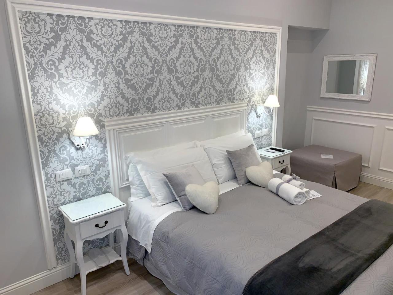 Charme & Chic Bed & Breakfast Rome Bagian luar foto