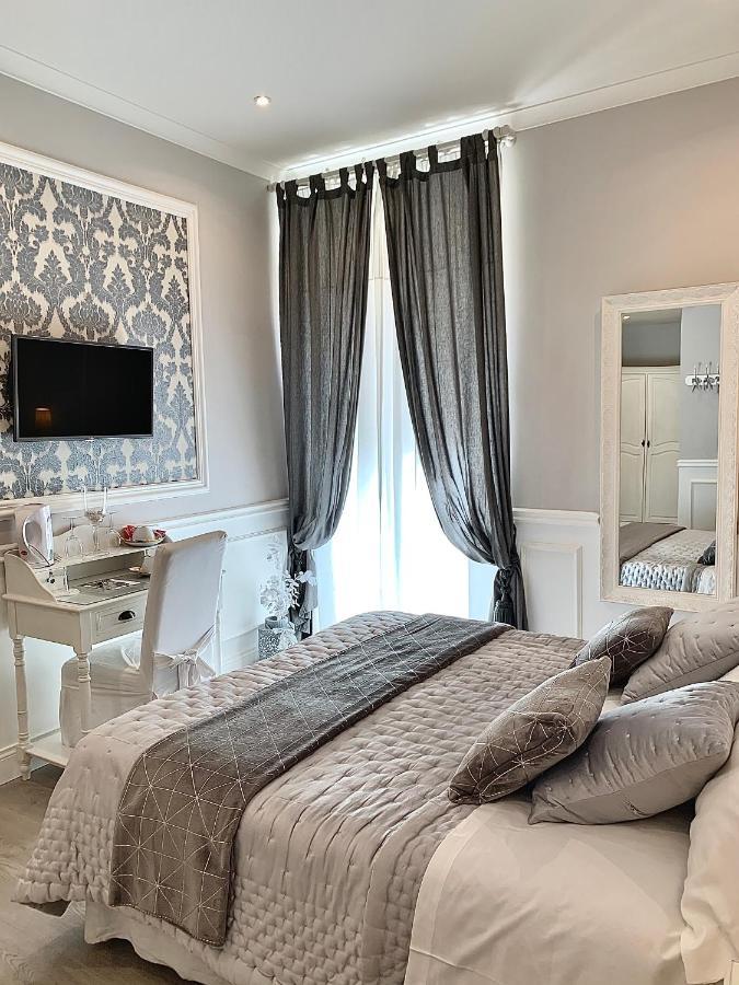 Charme & Chic Bed & Breakfast Rome Bagian luar foto