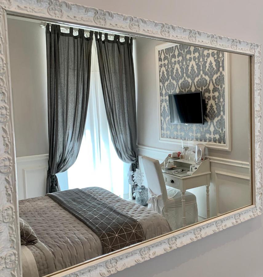 Charme & Chic Bed & Breakfast Rome Bagian luar foto